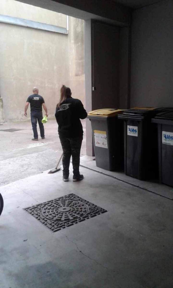 Équipe de nettoyage Alès